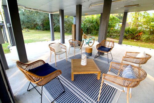 Cruise the Coast to Peace & Tranquility- 4 BR Retreat in Bay St. Louis