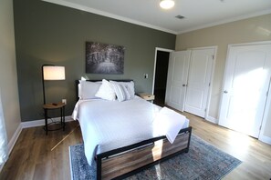 4 bedrooms, desk, free WiFi, bed sheets - Cruise the Coast to Peace & Tranquility- 4 BR Retreat in Bay St. Louis (Bay St. Louis)