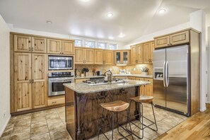 Refrigerador, microondas, horno, lavavajillas