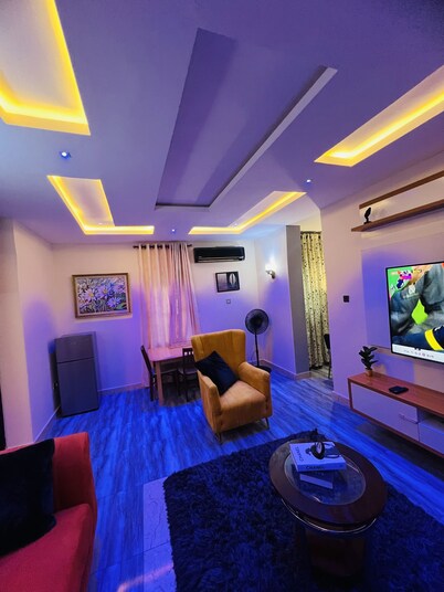 Beautifully furnished 1 bedroom fully air conditioned apartment