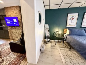 1 habitaci ón, escritorio, tabla de planchar con plancha y wifi gratis 