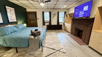 1 bedroom, desk, iron/ironing board, free WiFi