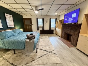 1 habitación, escritorio, tabla de planchar con plancha y wifi gratis 