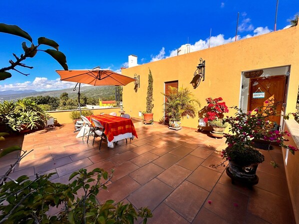 屋外ダイニングエリア