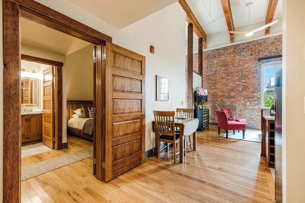 2 bedrooms, iron/ironing board, travel cot, free WiFi