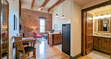 2 bedroom, 2 bathroom suite - 2 flats in 1 - Amity Flat - Willabell Flats