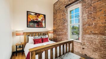 2 bedrooms, iron/ironing board, travel cot, free WiFi