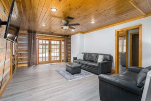 TV, fireplace - Life on the River at the Cabin (Ellijay)