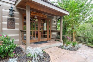 Exterior detail - Life on the River at the Cabin (Ellijay)