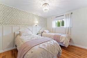 2 chambres, fer et planche à repasser, Wi-Fi, draps fournis
