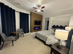 2 bedrooms, free WiFi, bed sheets - Bungalow on Main!! (Madison)