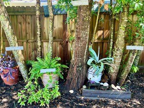 Exterior detail - Walk2Beach, Ask @ Snowbird Discount Jan 3 - Mar 3, Putting Green, Fenced Yard, EV (Hilton Head Island)