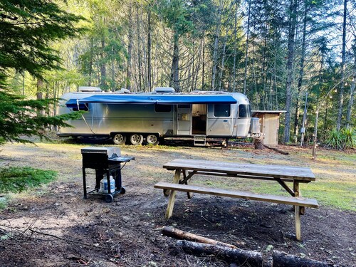 Airstream in Azalea Forest creek side, lake front 