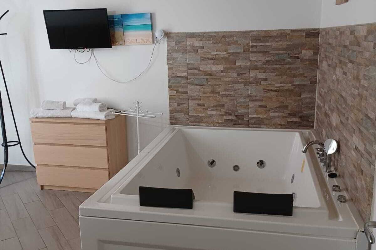 Deluxe Triple Room | Blackout drapes, WiFi (free)