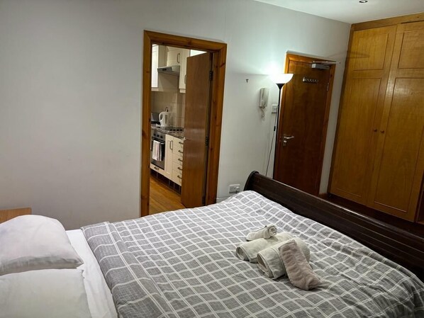 Ferros/tábuas de passar roupa, Wi-Fi, roupa de cama