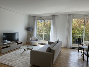 Smart TV - Perfect parisian luxury stay, modern and confort. 5 minutes to the eiffel tower. (Paris)