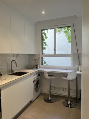 Fridge, microwave, oven, stovetop - Perfect parisian luxury stay, modern and confort. 5 minutes to the eiffel tower. (Paris)