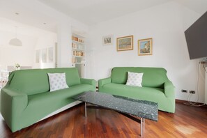 Télévision à écran plat