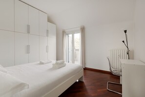 2 habitaciones, escritorio, tabla de planchar con plancha y wifi 