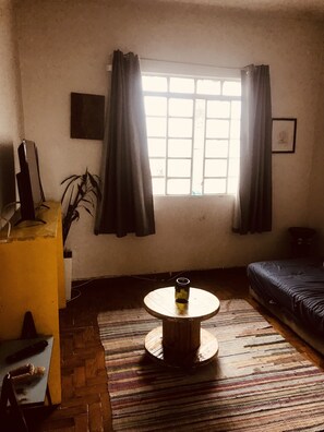 2 室のベッドルーム、アイロン / アイロン台、WiFi、ベッドシーツ