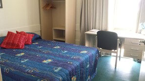 9 chambres, fer et planche à repasser, Wi-Fi, draps fournis