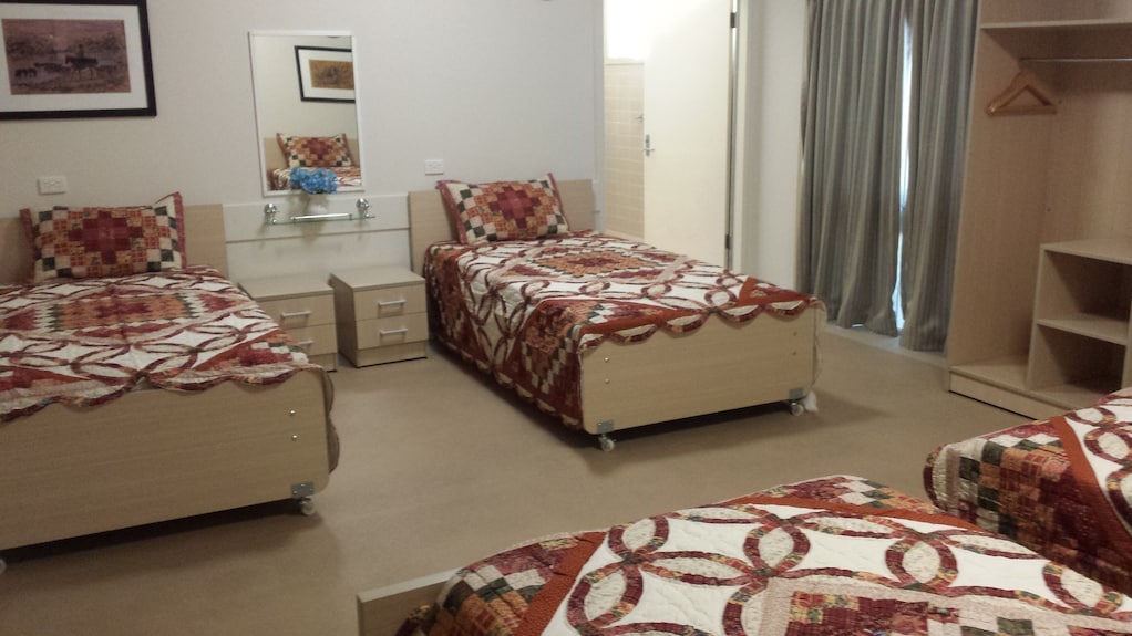 Catalina Lakefront Retreat Fully Accessible. Note Special Conditions Below - Newcastle
