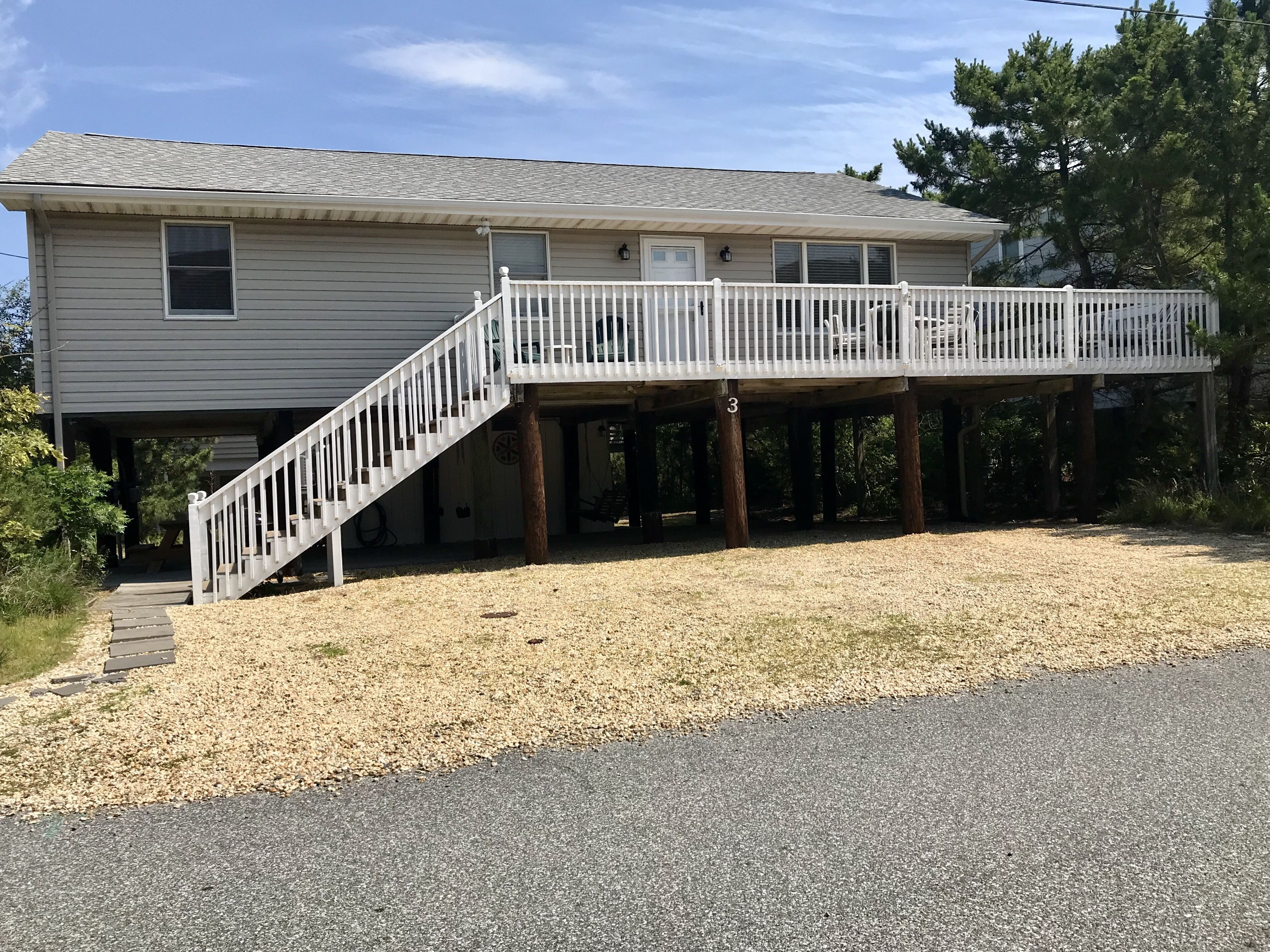 Sweet Summer cottage in South Bethany Beach - 1/4 block to the beach! 
