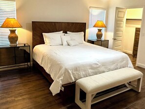 3 habitaciones, tabla de planchar con plancha, wifi y ropa de cama