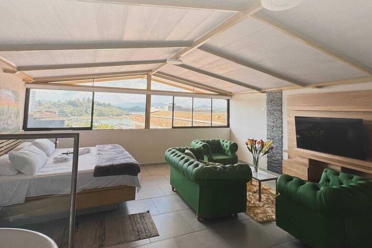 Luxury Suite | WiFi (free), bed sheets