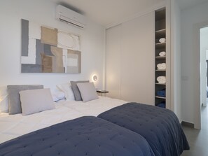 4 bedrooms, iron/ironing board, travel cot, WiFi - Sunset Sights | Modern ocean-view 4-bedroom villa with heated pool. (Montaña Roja)