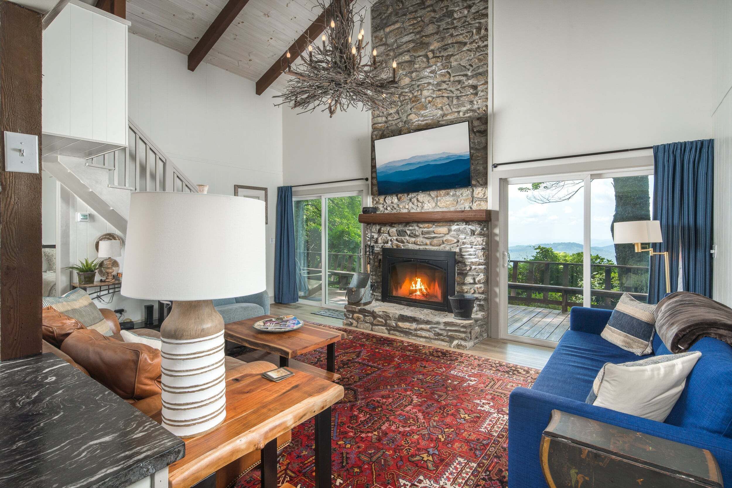 Smart TV, fireplace