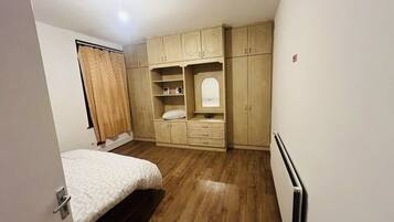 1 bedroom, iron/ironing board, WiFi, bed sheets