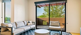 The Sunrise - 2 Story Suite w/ Red Rock Views