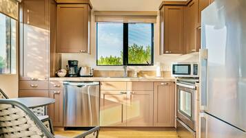 Refrigerador, microondas, horno, placa de cocina