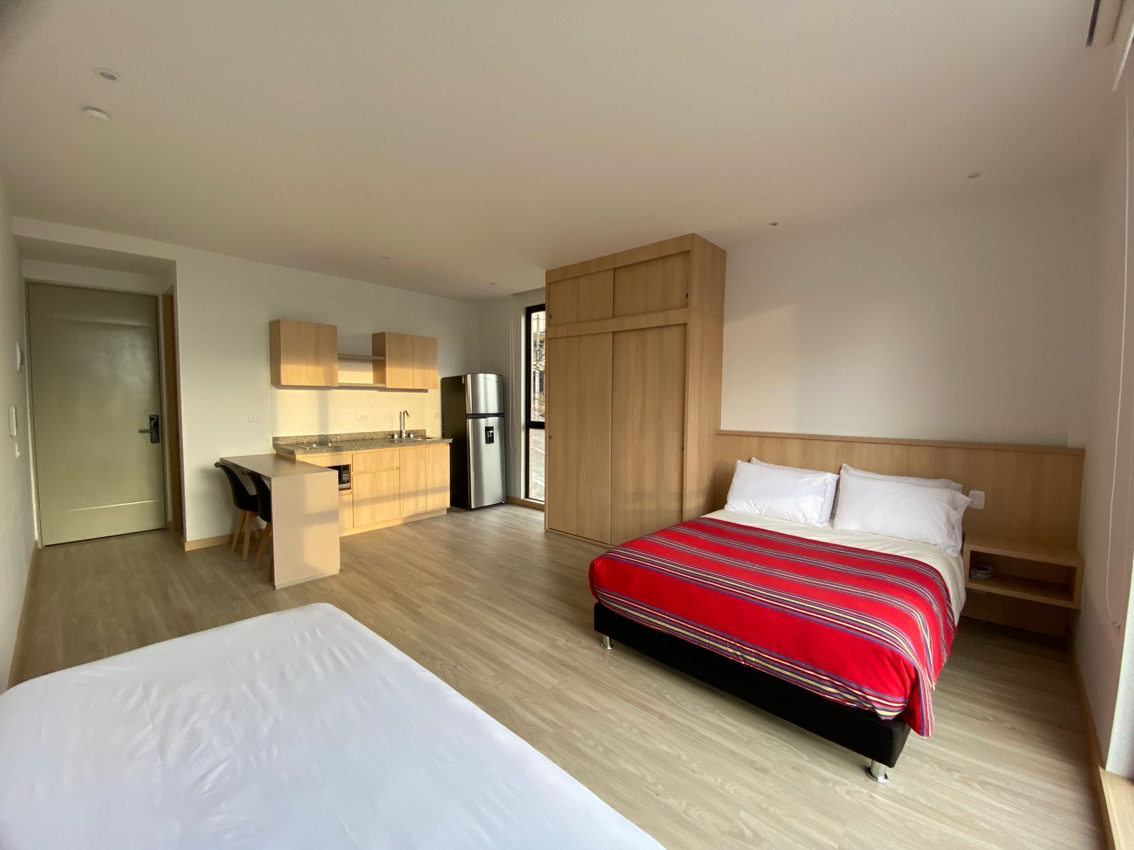 标准公寓 | 1 多间卧室、特色装修、特色家居、办公桌