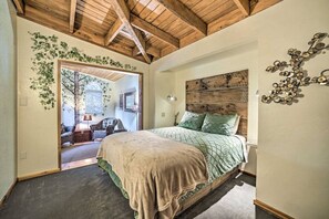 5 bedrooms, desk, iron/ironing board, free WiFi - Swanhouse. Waterfront home. Walk to trails! (Seldovia)