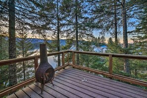 Terrace/patio - Swanhouse. Waterfront home. Walk to trails! (Seldovia)