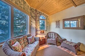 テレビ、暖炉、ステレオ、書斎 / ワークスペース