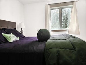 3 bedrooms, iron/ironing board, free WiFi, bed sheets - 3 Bedroom Upper unit House
(Moncton)