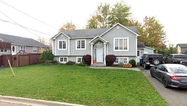 Exterior - 3 Bedroom Upper unit House
(Moncton)