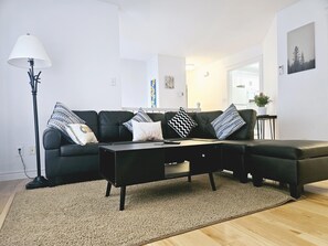 Smart TV - 3 Bedroom Upper unit House
(Moncton)