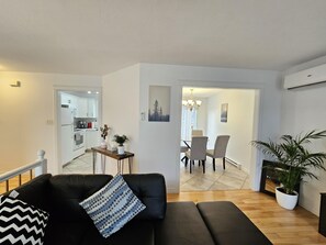 Smart TV - 3 Bedroom Upper unit House
(Moncton)