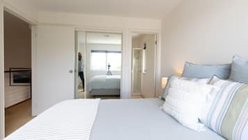 3 slaapkamers, een strijkplank/strijkijzer, gratis wifi, beddengoed