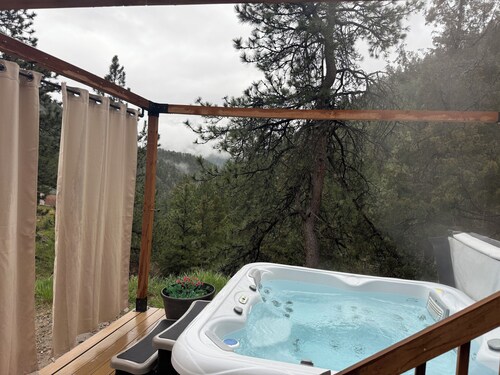 Views, Rafting, Skiing, Tubing, Casinos, Zipline, Hiking, EV, Hot Tub