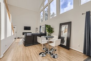 Dining - Views, Rafting, Skiing, Tubing, Casinos, Zipline, Hiking, EV, Hot Tub (Idaho Springs)