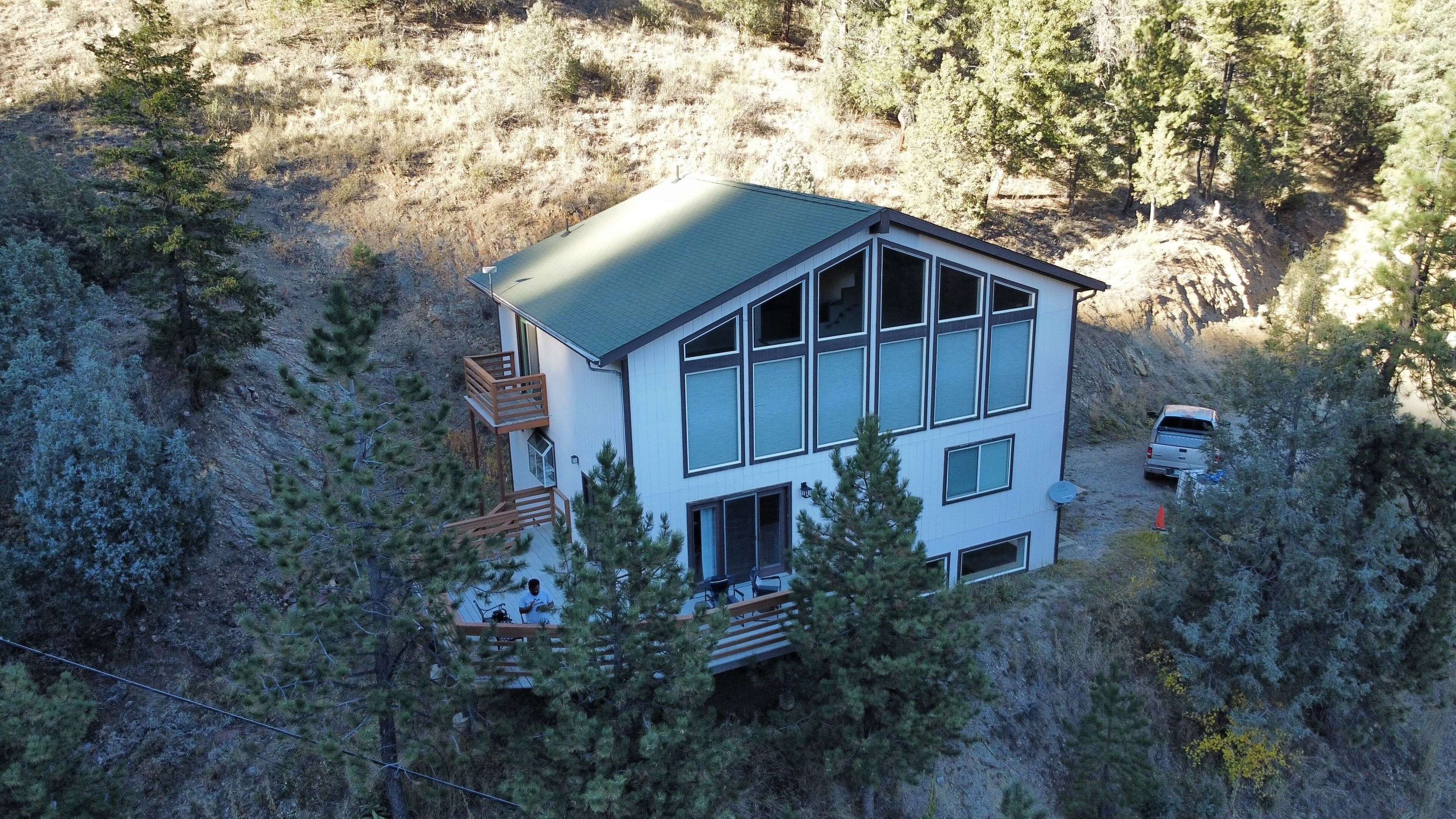 Views, Rafting, Skiing, Tubing, Casinos, Zipline, Hiking, EV, Hot Tub