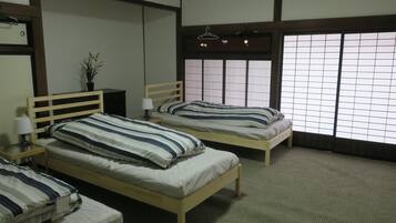 5 bedrooms, free WiFi, bed sheets