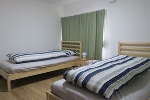 5 عدّة غرف نوم وواي فاي مجانًا وملاءات أسرّة