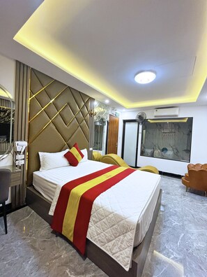 Basic Room - Queen Hotel - Mo Lao (Hanoi)