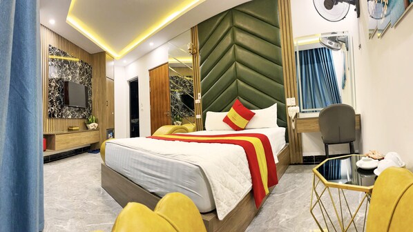 办公桌、免费 WiFi、轮椅无障碍